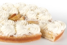 Limburgse appelkruimelvlaai met slagroom Limburgse appelkruimelvlaai met slagroom