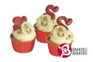 Sint cupcake met feestelijke decoratie,